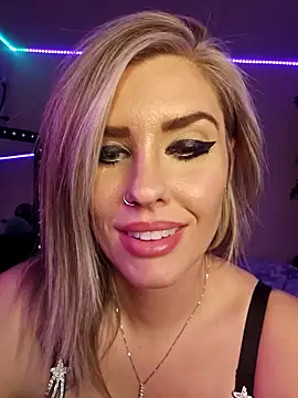 Snapshot of ellieconradxo chatting on 01.11.25 ellieconradxo online show from 01.11.25