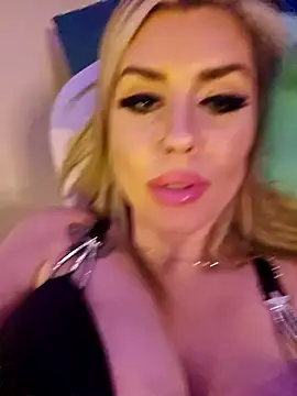 Snapshot of ellieconradxo chatting on 01.25.25 ellieconradxo online show from 01.25.25