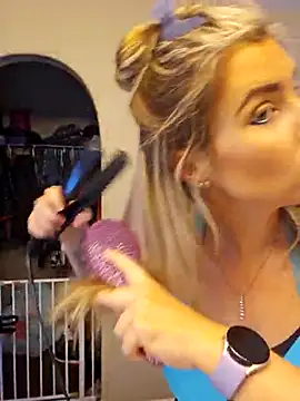 Snapshot of ellieconradxo chatting on 02.09.25 ellieconradxo online show from 02.09.25