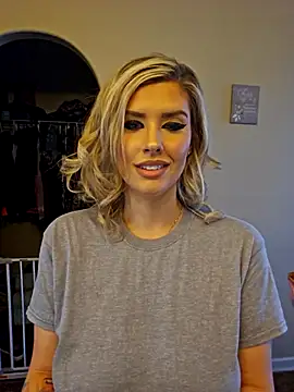 Snapshot of ellieconradxo chatting on 03.07.25 ellieconradxo online show from 03.07.25