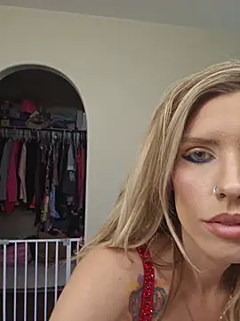 Snapshot of ellieconradxo chatting on 07.22.26 ellieconradxo online show from 07.22.26