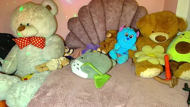 Snapshot of Pocahontascute_33 chatting on 02.15.26 Pocahontascute 33 online show from 02.15.26