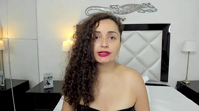  luna  sweet  online show from 03.05.25