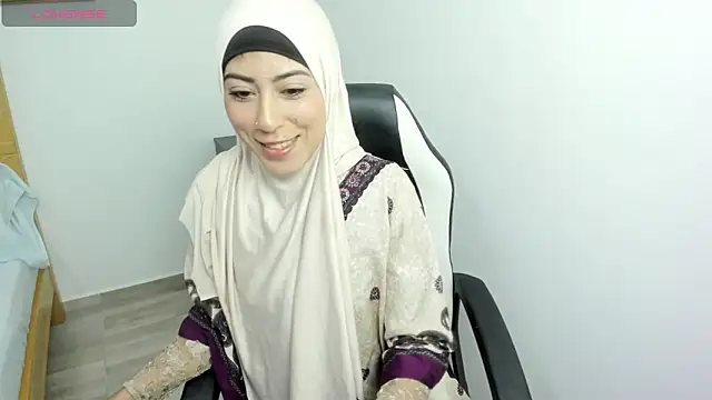 chaymae nah  online show from 03.10.25