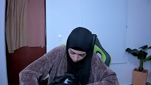 chaymae nah  online show from 03.10.25