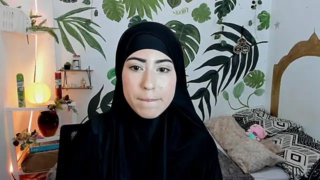 chaymae nah  online show from 10.10.25