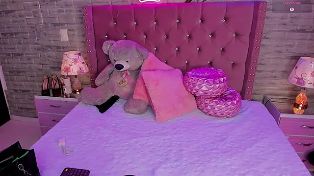 Snapshot of IsabellaBromsS chatting on 02.27.25 IsabellaBromsS online show from 02.27.25