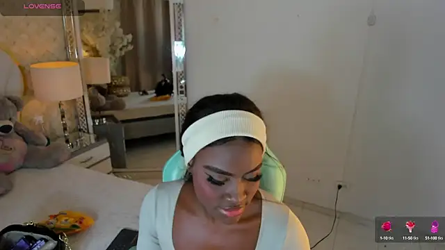 Snapshot of IsabellaBromsS chatting on 09.19.25 IsabellaBromsS online show from 09.19.25