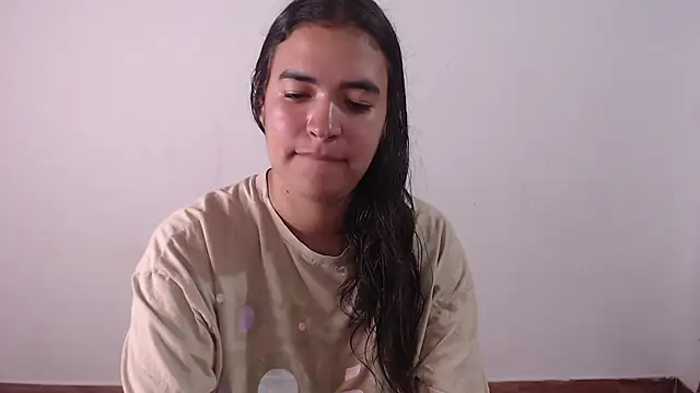 Snapshot of leslie_cs chatting on 05.18.26 leslie cs online show from 05.18.26