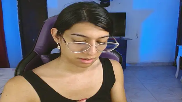 engielphoenis14 online show from 12.17.25