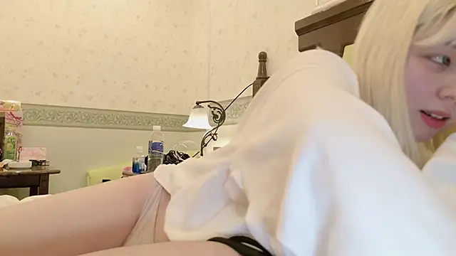 NANAchan R online show from 02.18.25