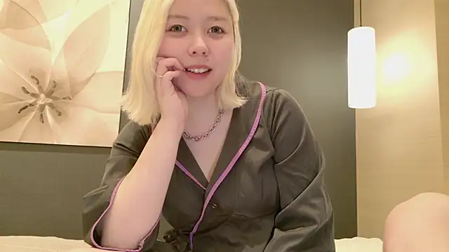 NANAchan R online show from 02.20.25