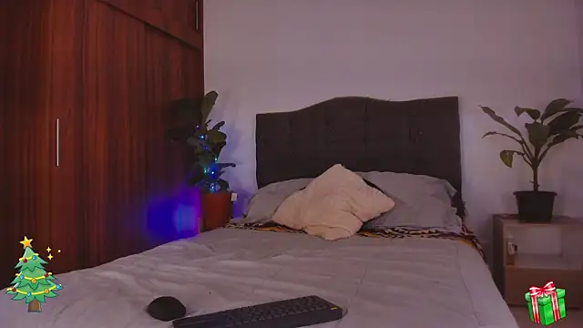 2gays 1Str8 online show from 12.22.24