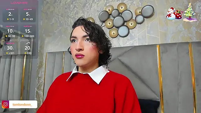 Snapshot of TomLondon_ chatting on 02.12.25 TomLondon online show from 02.12.25