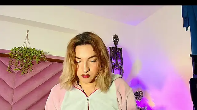 Snapshot of TomLondon_ chatting on 10.14.25 TomLondon online show from 10.14.25