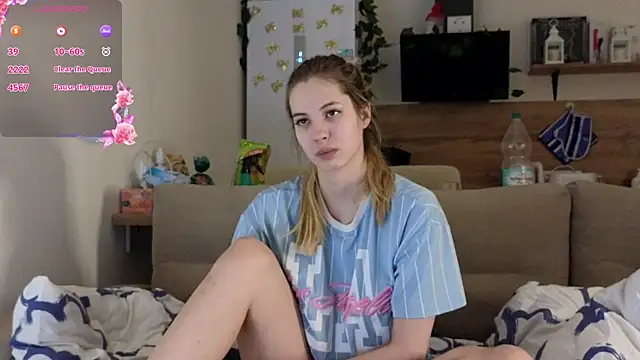 Girl alone home online show from 03.09.25