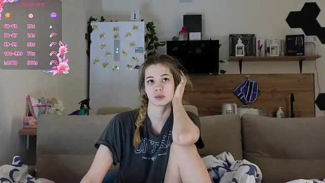 Girl alone home online show from 03.11.25