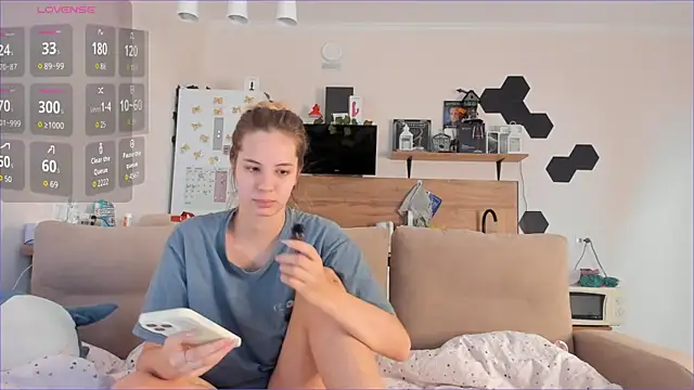 Girl alone home online show from 09.19.25