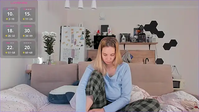 Girl alone home online show from 10.03.25