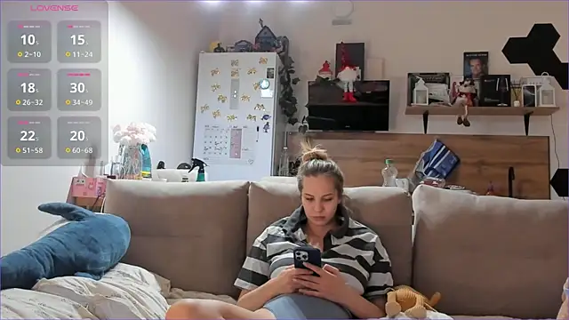 Girl alone home online show from 01.14.26