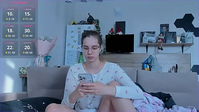 Girl alone home online show from 03.27.26