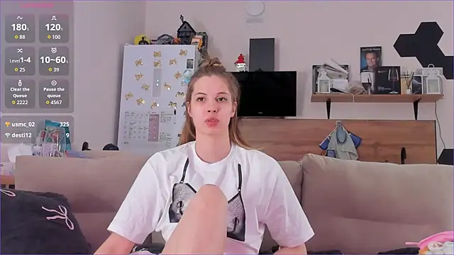 Snapshot of Girl_alone_home chatting on 05.02.26 Girl alone home online show from 05.02.26