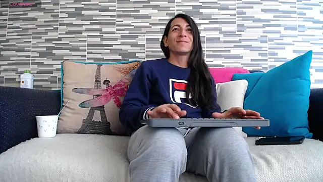 Snapshot of VioletaGomezCo chatting on 06.10.26 VioletaGomezCo online show from 06.10.26