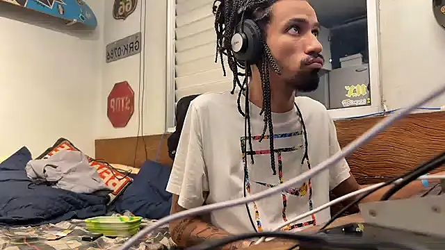 hotcamboy420 online show from 12.10.24