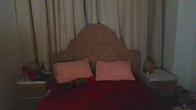 Snapshot of HairyLola chatting on 01.27.25 HairyLola online show from 01.27.25