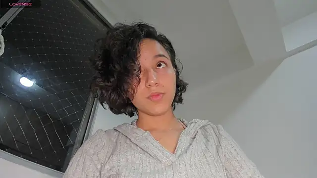 laura-hills18 online show from 10.01.25