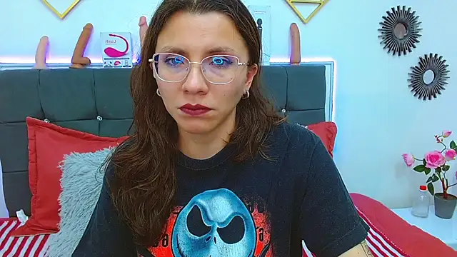 karlamorris  online show from 02.20.25