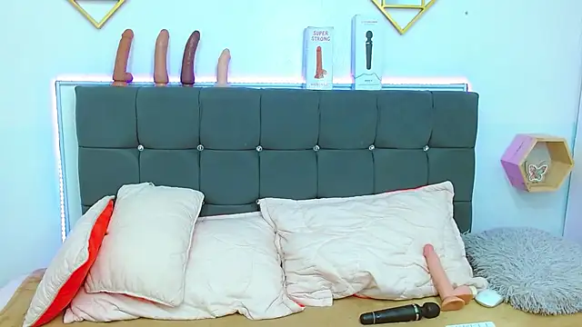 karlamorris  online show from 03.06.25