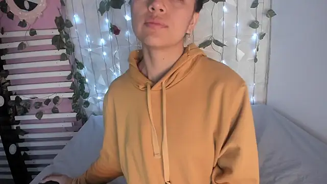 Snapshot of Sophy_SmileSweet chatting on 01.04.25 Sophy SmileSweet online show from 01.04.25