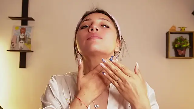 Snapshot of Sophy_SmileSweet chatting on 10.14.25 Sophy SmileSweet online show from 10.14.25