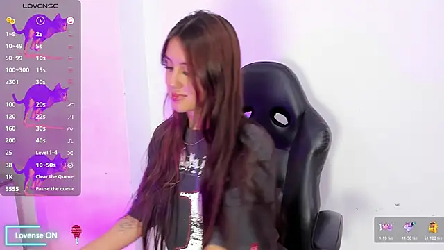 AlanaJones1 online show from 02.05.25