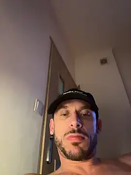 Snapshot of top_body_82 chatting on 02.25.26 top body 82 online show from 02.25.26