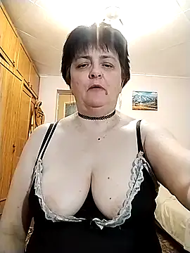 IsXLoves online show from 09.11.25