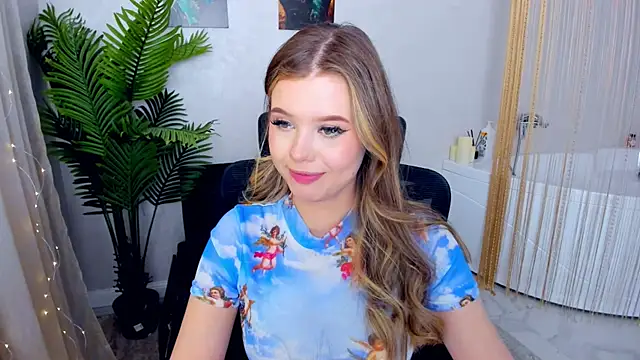 FollowLovee online show from 02.15.25