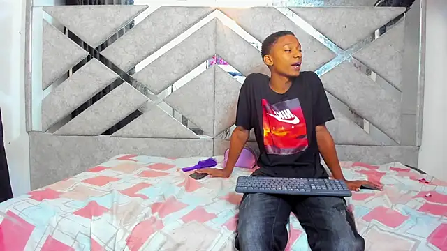 EvaxEmma online show from 02.07.25