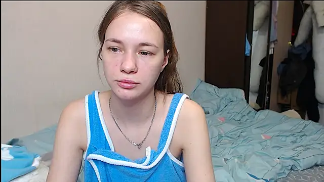 leila bambi  online show from 02.18.25