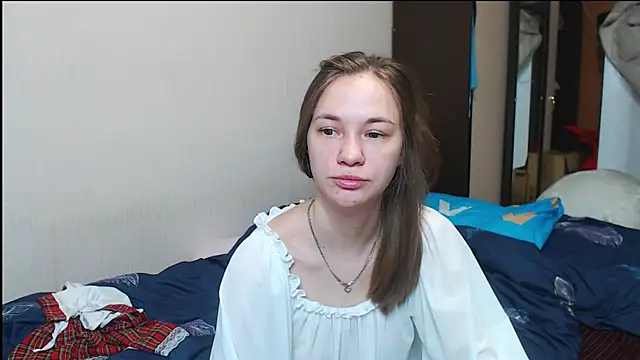 leila bambi  online show from 02.22.25