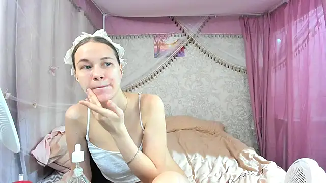 Snapshot of leila_bambi_ chatting on 02.21.26 leila bambi online show from 02.21.26