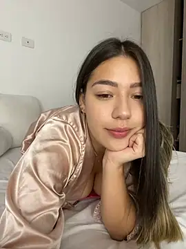 Snapshot of Latina_vanessa chatting on 12.14.24 Latina vanessa online show from 12.14.24