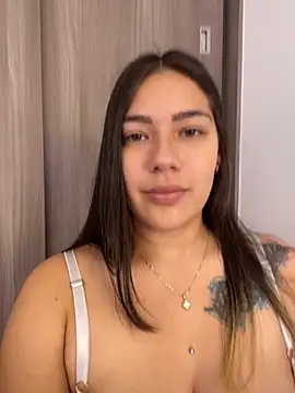 Snapshot of Latina_vanessa chatting on 12.18.24 Latina vanessa online show from 12.18.24