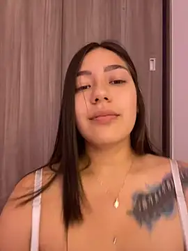 Snapshot of Latina_vanessa chatting on 12.28.24 Latina vanessa online show from 12.28.24