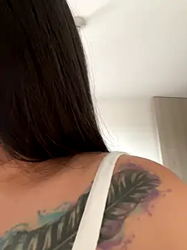 Snapshot of Latina_vanessa chatting on 10.26.25 Latina vanessa online show from 10.26.25