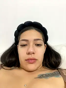 Snapshot of Latina_vanessa chatting on 10.31.25 Latina vanessa online show from 10.31.25