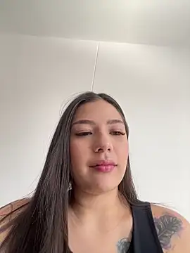 Latina vanessa online show from 11.17.25