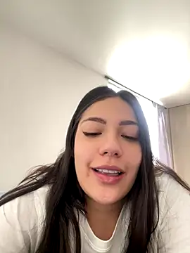 Latina vanessa online show from 12.16.25