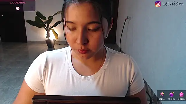 Snapshot of Zetrionn chatting on 03.20.25 Zetrionn online show from 03.20.25
